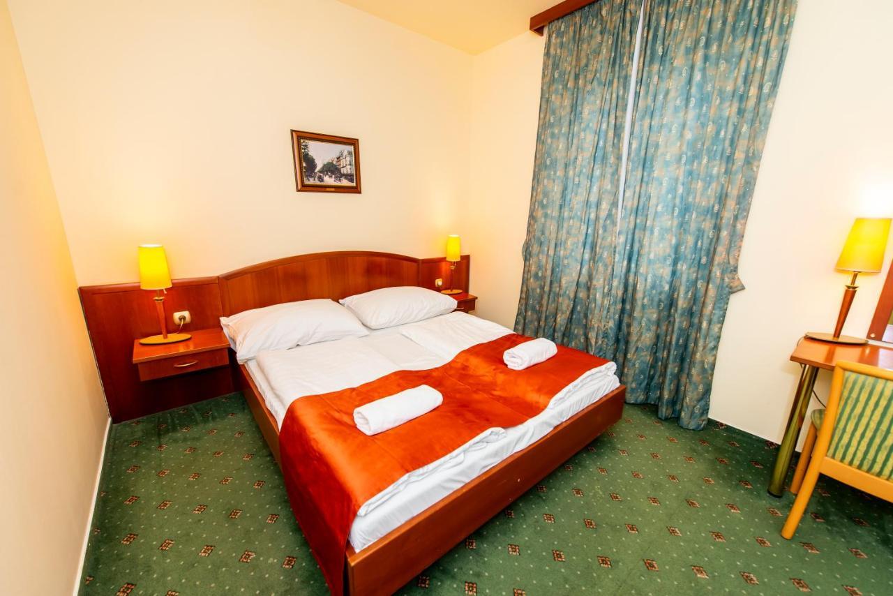 Gastland M0 Hotel & Conference Center Сигетсентмиклош Экстерьер фото