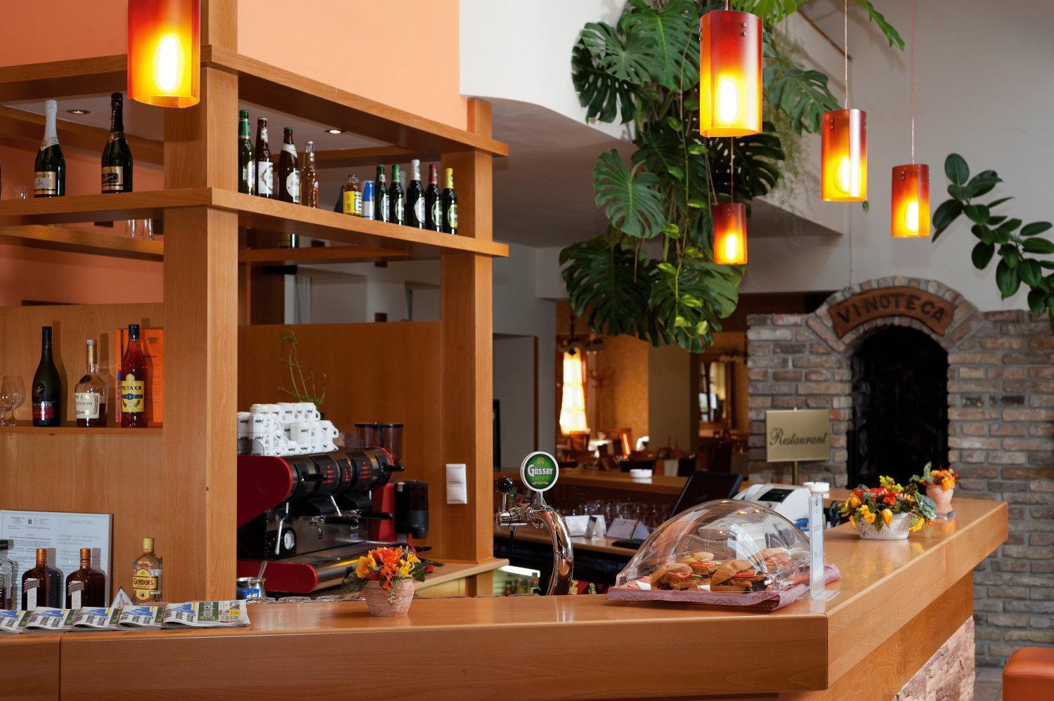 Gastland M0 Hotel & Conference Center Сигетсентмиклош Экстерьер фото