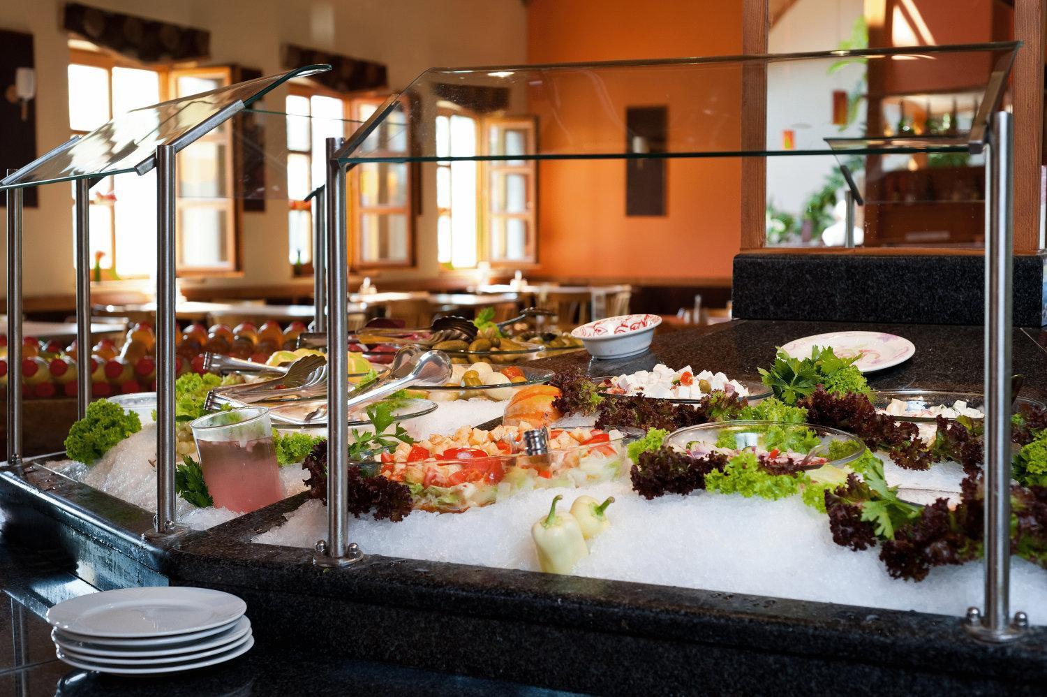 Gastland M0 Hotel & Conference Center Сигетсентмиклош Экстерьер фото