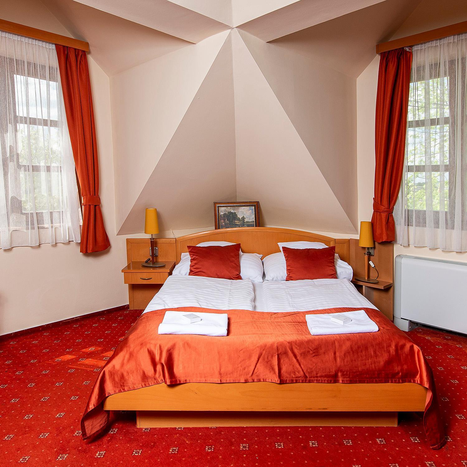 Gastland M0 Hotel & Conference Center Сигетсентмиклош Экстерьер фото