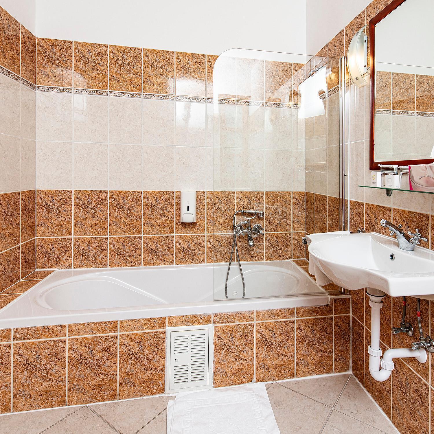 Gastland M0 Hotel & Conference Center Сигетсентмиклош Экстерьер фото