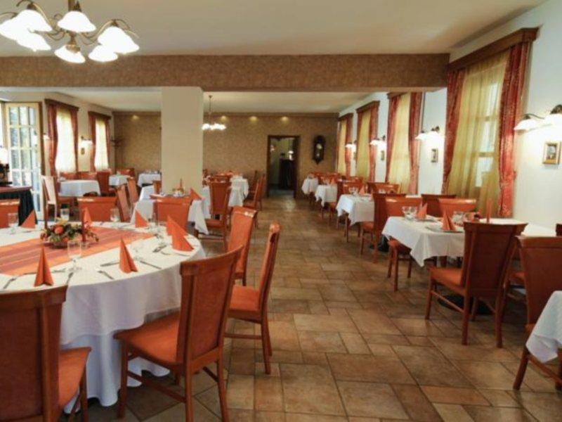 Gastland M0 Hotel & Conference Center Сигетсентмиклош Экстерьер фото