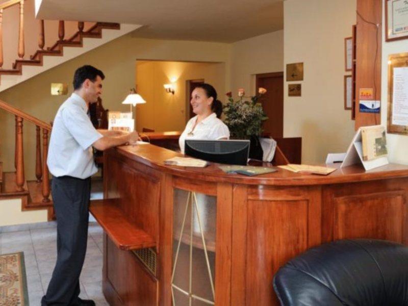 Gastland M0 Hotel & Conference Center Сигетсентмиклош Экстерьер фото